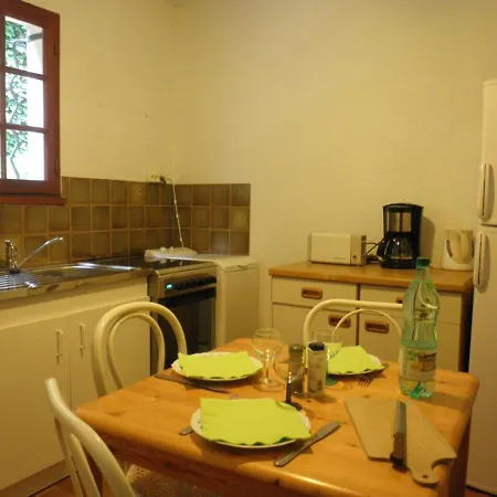 Apartment 3p En Rez-de-jardin Avec Piscine Et Parking, A 600m De La - Saint-raphael - Fr-1-226a-151