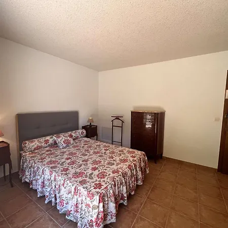 3p En Rez-de-jardin Avec Piscine Et Parking, A 600m De La - Saint-raphael - Fr-1-226a-151