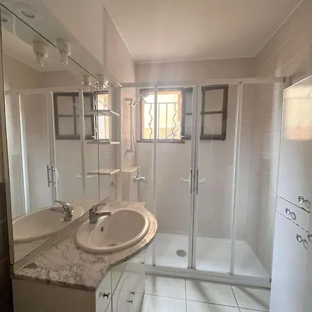 Apartment 3p En Rez-de-jardin Avec Piscine Et Parking, A 600m De La - Saint-raphael - Fr-1-226a-151