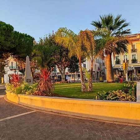 3p En Rez-de-jardin Avec Piscine Et Parking, A 600m De La - Saint-raphael - Fr-1-226a-151 *