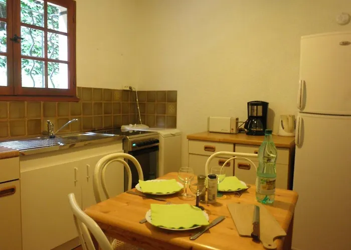 شقة 3p En Rez-de-jardin Avec Piscine Et Parking, A 600m De La - Saint-raphael - Fr-1-226a-151