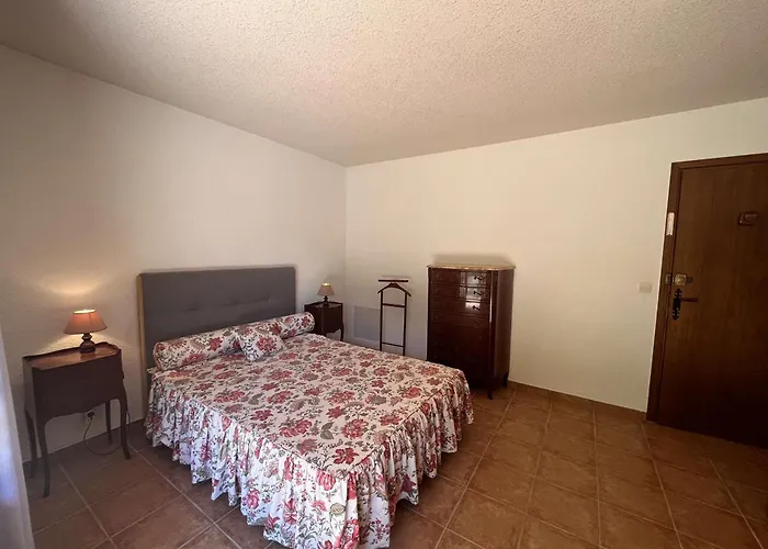 3p En Rez-de-jardin Avec Piscine Et Parking, A 600m De La - Saint-raphael - Fr-1-226a-151