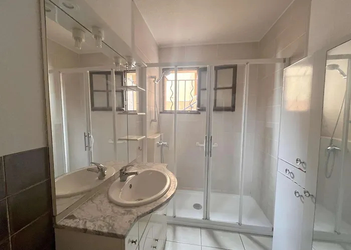 شقة 3p En Rez-de-jardin Avec Piscine Et Parking, A 600m De La - Saint-raphael - Fr-1-226a-151